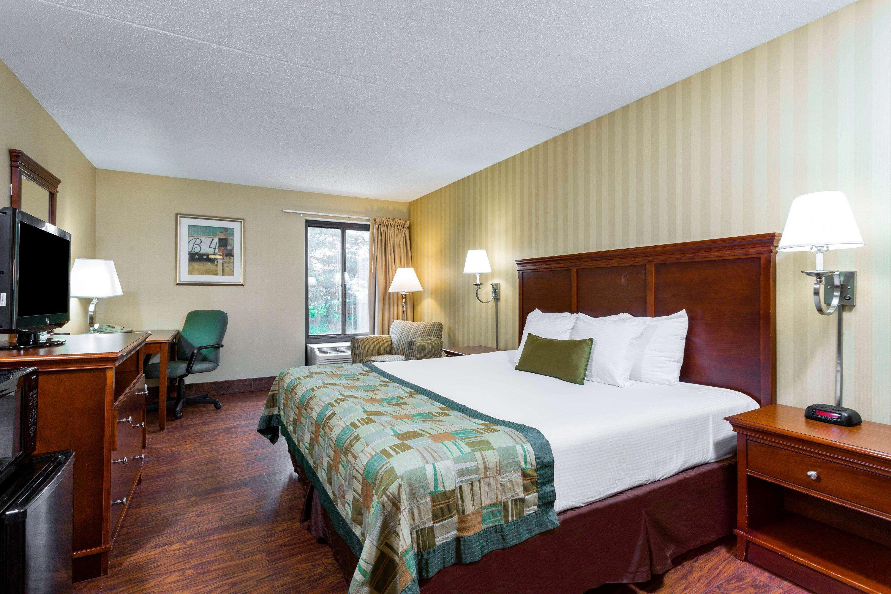 Days Inn By Wyndham Вестминстер Экстерьер фото